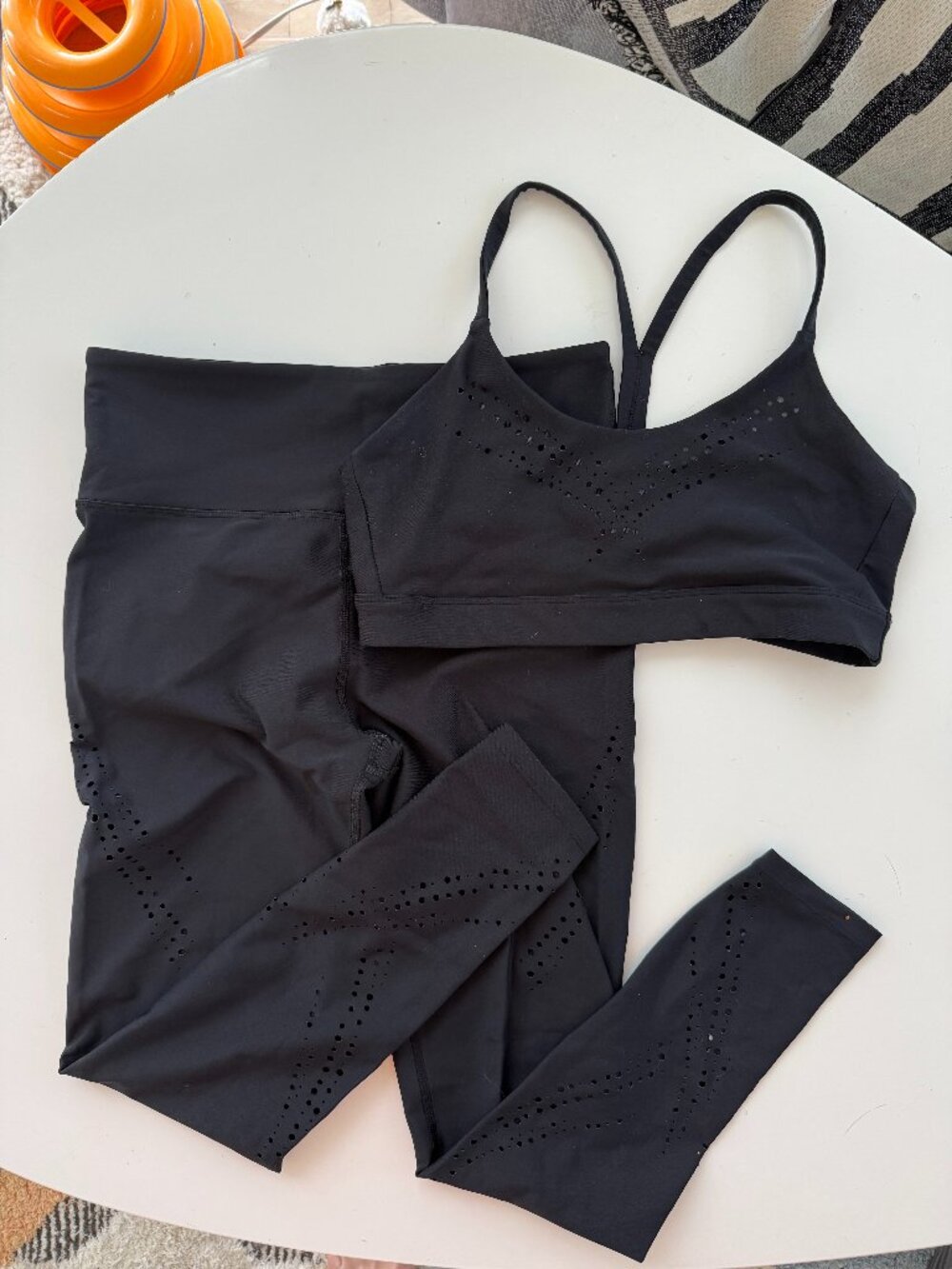 MATCHING SET: SOULCYCLE Laser-Cut Sports Bra (M), Leggings (S)